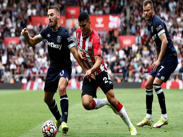 Những trận đối đầu kịch tính giữa West Ham và Southampton 